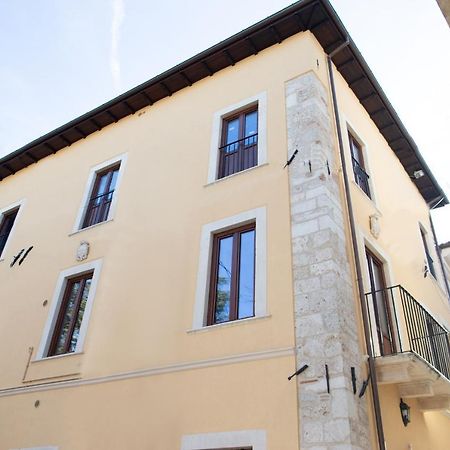 Dimora Del Sole - Intero Appartamento LʼAquila Exterior foto